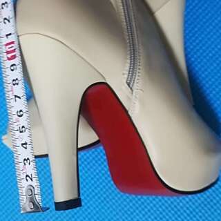 新品・未使用　ハイヒール靴　ベージュ色　サイズ：24.5cmの画像
