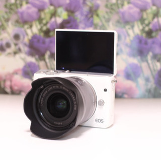 Wi-Fi内蔵！自撮り可能！ミラーレス一眼レフカメラ キャノン EOS M10