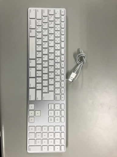 Apple製有線キーボード
