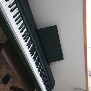 CASIO　電子ピアノ PX-135