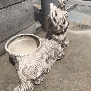 犬の植木鉢ケースの画像