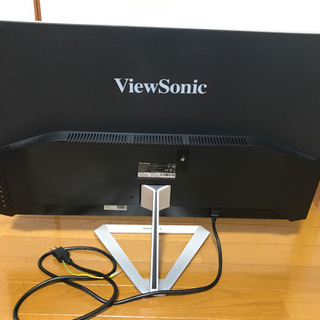 31.5インチモニター（ViewSonic製）