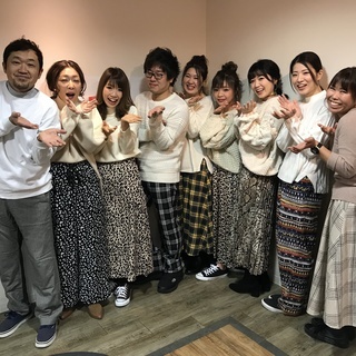 美容師及び美容師見習い｛お店の忙しさが信頼のバロメーター）の画像