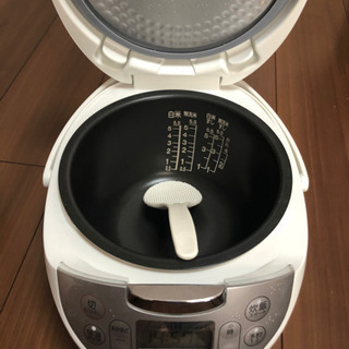 【東芝】炊飯器　5.5号炊き　取引中の画像