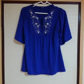 ブルーのトップスです！