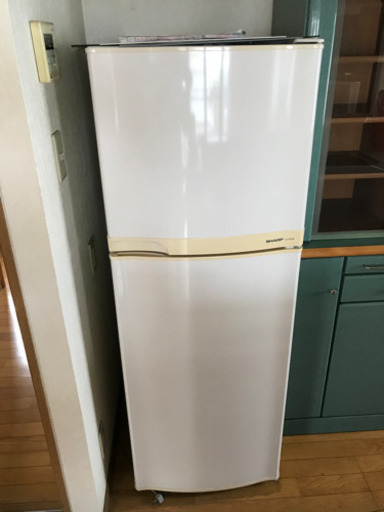 シャープ　冷蔵庫SJ23