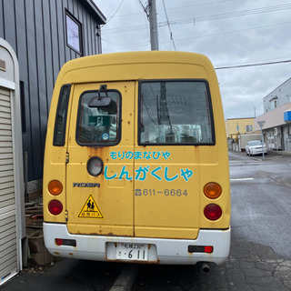 キャンピングカーに　マイクロバス　の画像