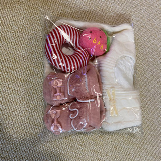 ブランシェス　ベビースタイ　おもちゃ　ソックス