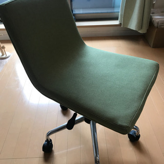 昇降可のチェア（ローラー付きで360度回転します）の画像