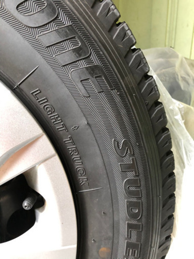 値下げします。ほぼ未使用品ハイエース200系GLスタッドレスタイヤ