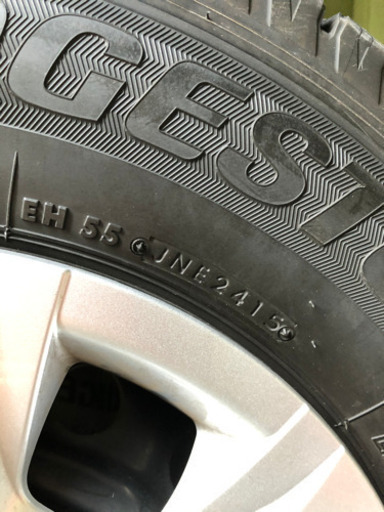値下げします。ほぼ未使用品ハイエース200系GLスタッドレスタイヤ