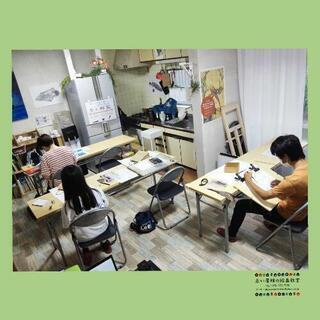 赤い屋根の絵画教室　☆個別に指導でマイペースに制作　☆画材が置けてラクラク通学　の画像