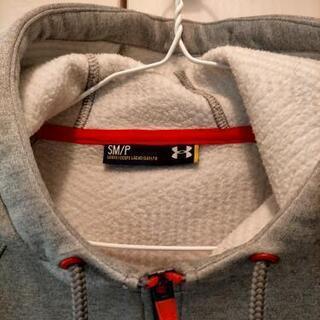 アンダーアーマーパーカー、グレー、サイズSＭの画像