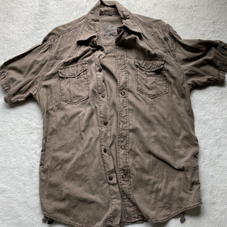 薄手の半袖シャツ