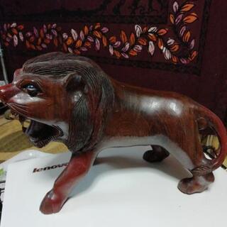 ライオン木彫りの画像