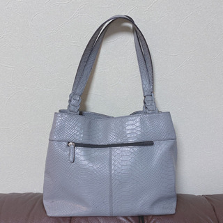 パイソン型押し 牛革 A4バック の画像