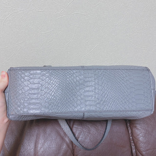 パイソン型押し 牛革 A4バック の画像