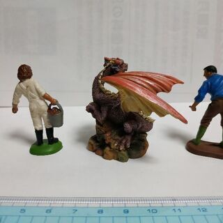 ミニドラゴン+ミニミニ英国人2体の画像