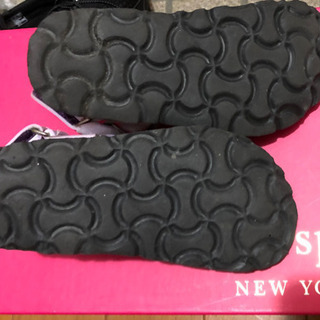 SAINT JAMESにて購入☆☆ピンクパープル☆スペイン製☆女の子用サンダルの画像