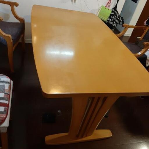ダイニングテーブル