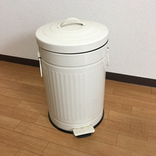 金属製ごみ箱　IKEAかも