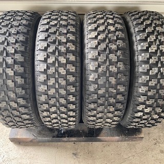 超希少【抜け少】スパイクタイヤ　195/65R15 ダンロップ　SP53 プリウス　ノア　ヴォクシー　ウィッシュ　セレナ　ステップワゴン