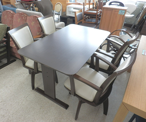 4人掛け ダイニングテーブル セット 幅135 ブラウン木目 ニトリ 回転椅子4脚 1脚補修ありのため特価 4人用 四人 ダイニングセット 食卓 シック ペイペイ対応 札幌市西区西野