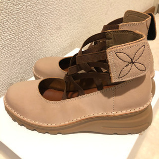 JSハートレーベルのシューズの画像