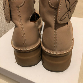 JSハートレーベルのシューズの画像