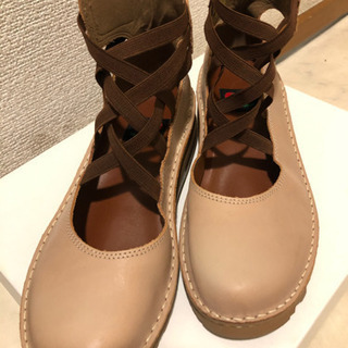 JSハートレーベルのシューズ