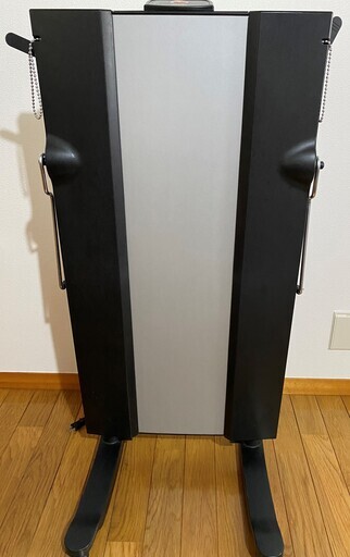 SALE ! TOSHIBA ズボンプレッサー　2012製　状態キレイ