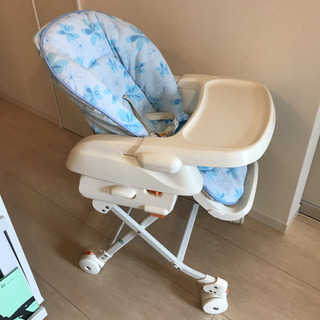 【コンビ】ハイローチェア　(替えカバー&テーブル付き)の画像