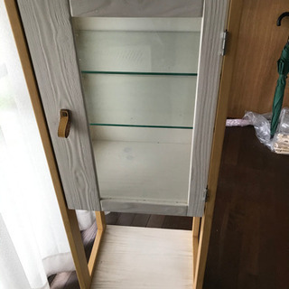 ガラス収納棚
