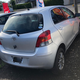 22年式　トヨタ　ヴィッツ  1.3F 4WD  格安特価車！！車検２年付き(*≧∀≦*)早い物勝ちですのでまずはご連絡を☆の画像