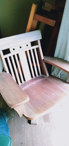 中古ですが美品　無垢材の大型椅子