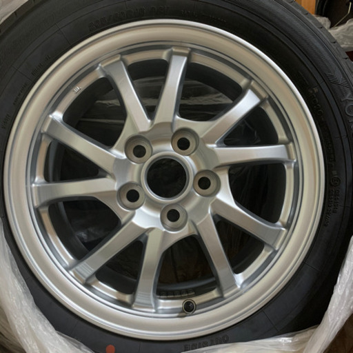 トヨタプリウスα純正タイヤ4本セット