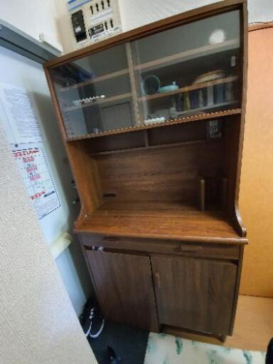 食器棚幅90 奥行き 42.5 高さ 180を売ります。
