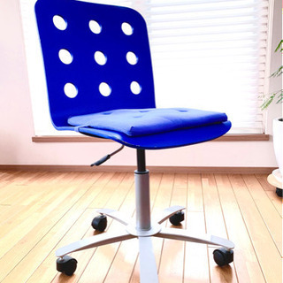 IKEA 子供用デスクチェアの画像
