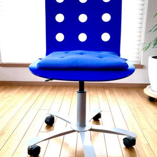 IKEA 子供用デスクチェアの画像