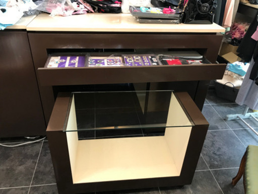 40万円ショーケース特注品　大理石　ガラス