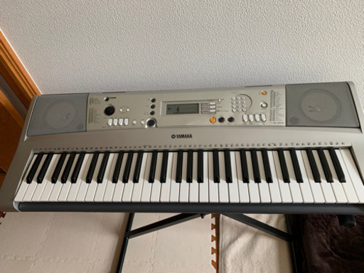 ヤマハ電子キーボード　PSR-Ｅ313  スタンド付き