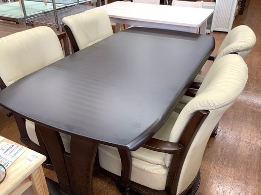 ダイニング５点セット♪椅子にはキャスターついてます⭐︎