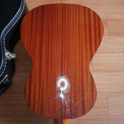 ほぼ新品のクラシックギター　Aria-5s-610　