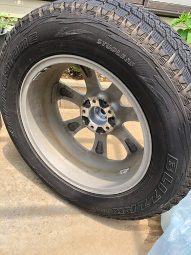 値下げしました！17インチスタッドレスタイヤ（ハリヤー使用）
