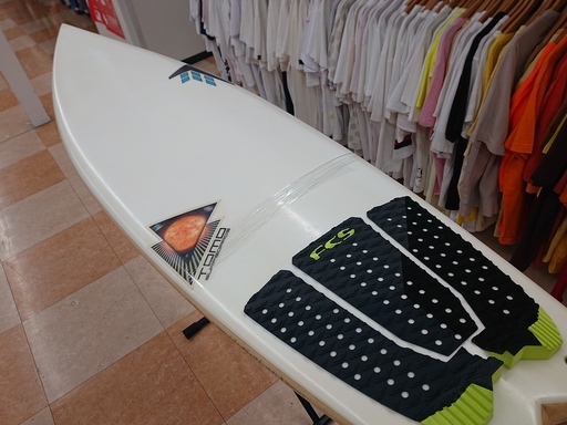 【ジモティ―見たで6％OFF】FIREWIRE　ファイヤーワイヤー　TOMO　V4　5’10”※お値下げしました