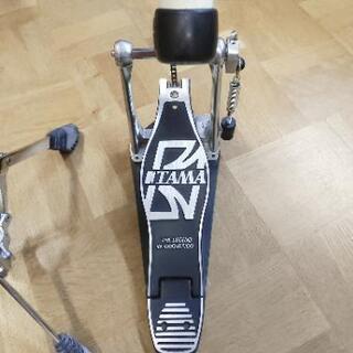 スネアーとバスドラムペダル