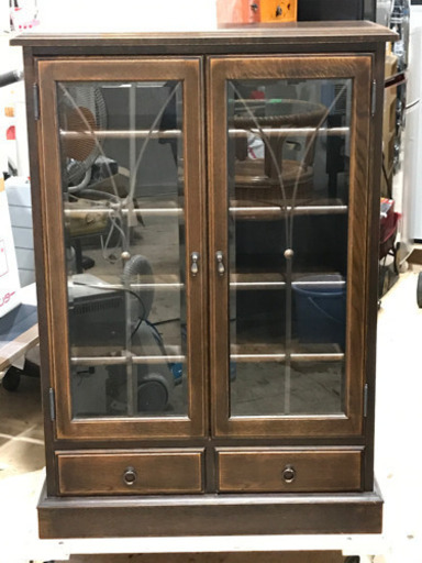 レトロなデザインの飾り棚 ✨高級感あり◆食器棚リビングディスプレイ