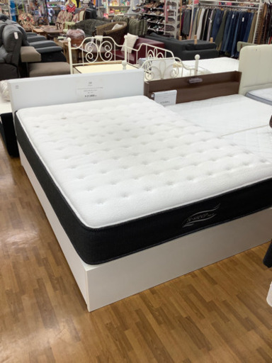 ダブルベッド　ニトリ　ホワイト　マットレス毛玉、ヨゴレ有