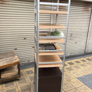 お洒落な　収納棚　アルミ枠柱　