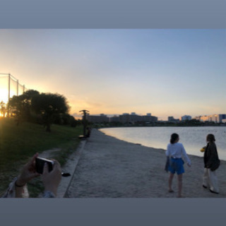 浜辺でみんなで飲みましょ！
